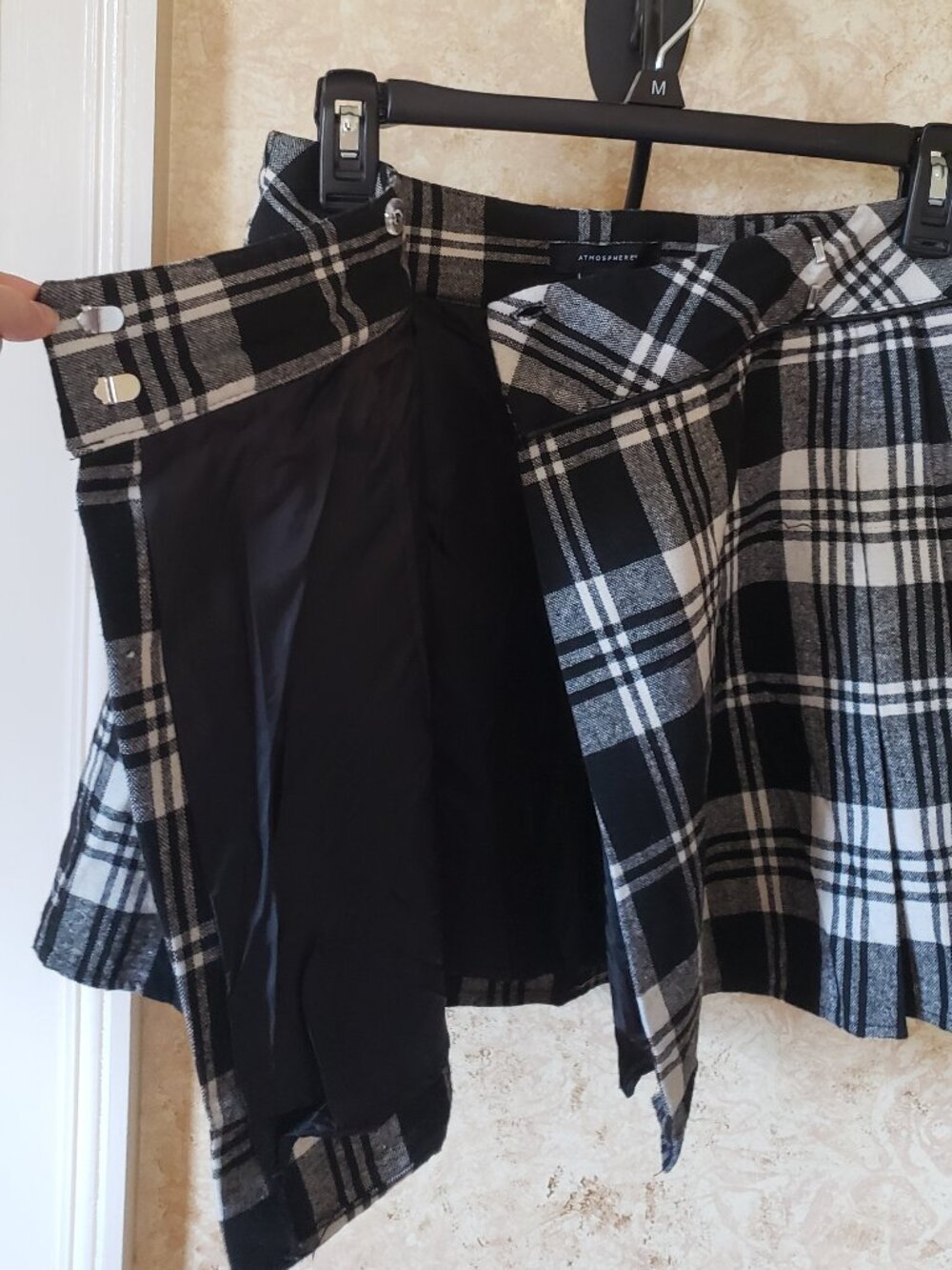Atmosphere Black & White Plaid pleated skirt - Picture 4 of 9